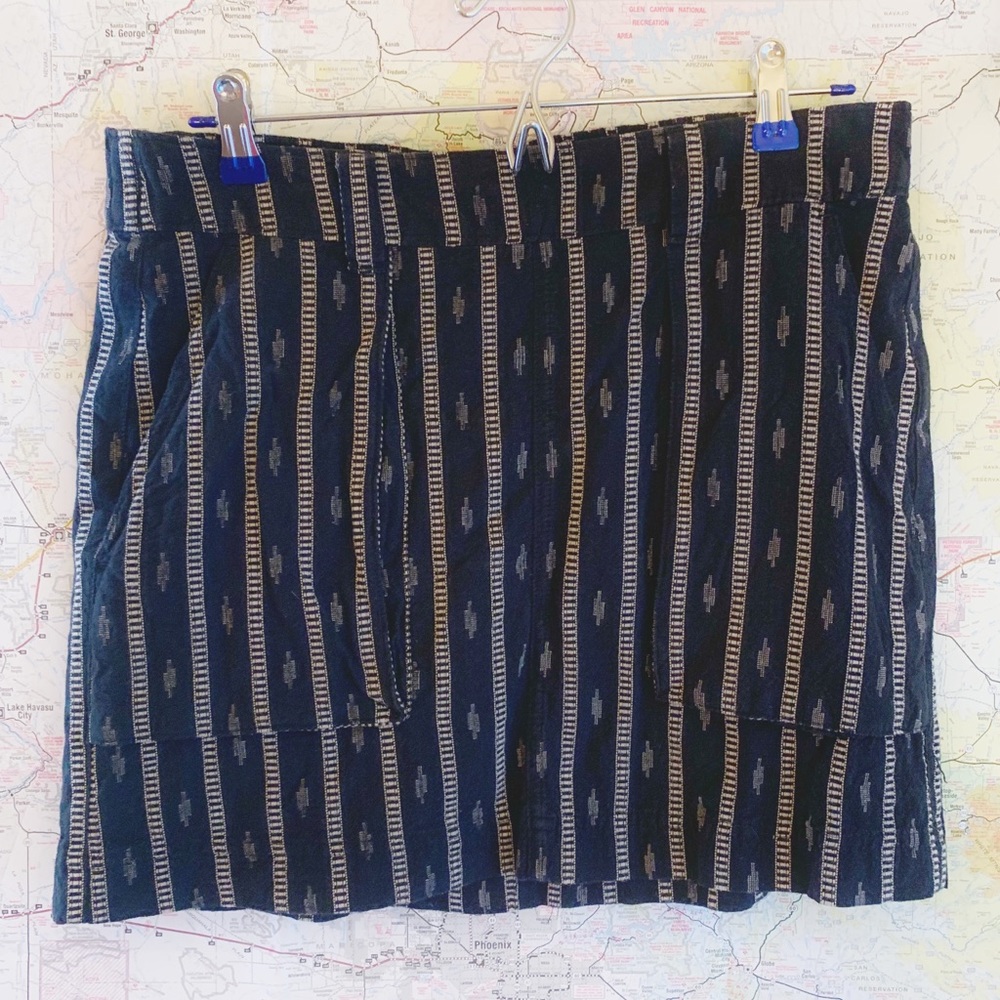 Old Navy Tribal Mini Skirt Size Medium 🌵 - Picture 3 of 4